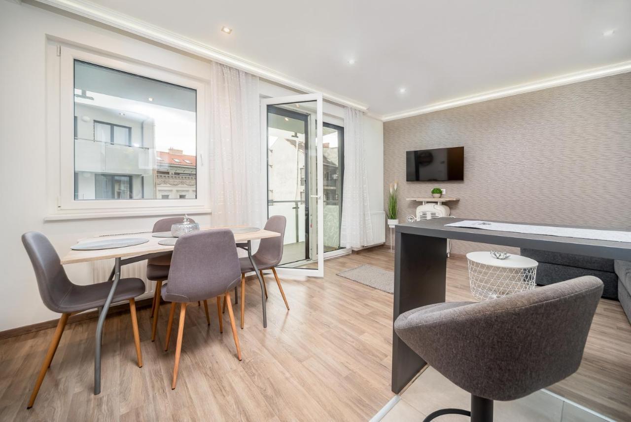 Grace Pine Apartment 3 Budapest Esterno foto