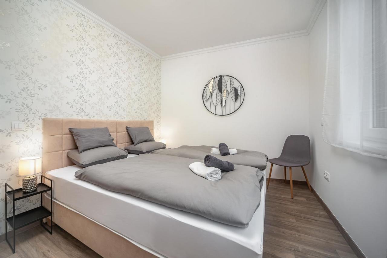 Grace Pine Apartment 3 Budapest Esterno foto