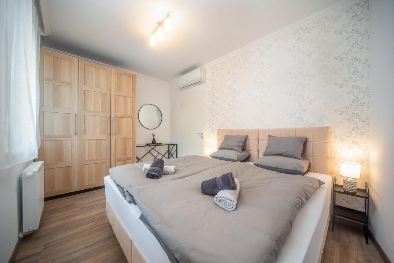 Grace Pine Apartment 3 Budapest Esterno foto