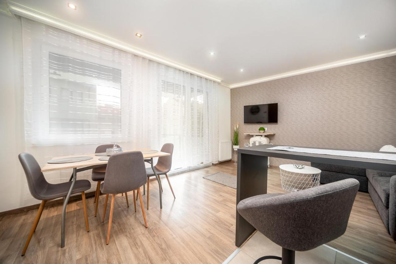 Grace Pine Apartment 3 Budapest Esterno foto