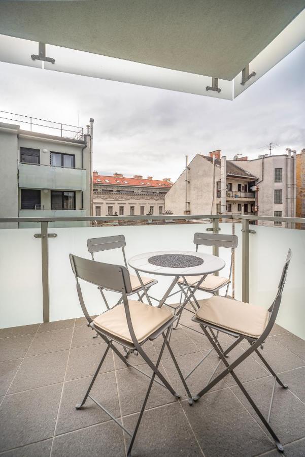 Grace Pine Apartment 3 Budapest Esterno foto
